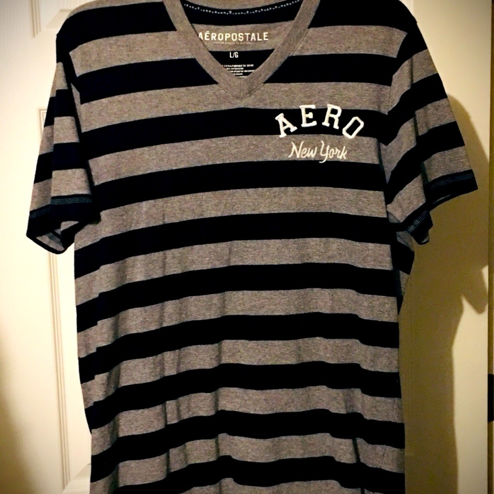 Men’s Aero striped vneck T